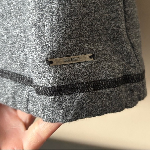 Lululemon Sz 6 Gratitude Wrap Static Charcoal Purple Lining - Picture 9 of 14